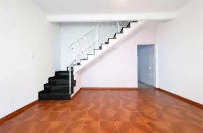 Casa de vila, 75m², 3 dormitórios, 3 banheiros, área externa, soton e 1 vaga na pompeia/vila romana