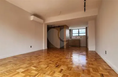 Apartamento à venda reformado com 3 dorms e 1 vaga na vila nova conceição