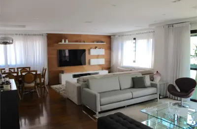 Apartamento com 235m² - 4 suítes - ampla varanda - andar alto - localizado em rua sem saída