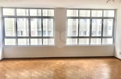 Santa cecília / 2 dorm. / dep. empr. / 1 vaga / lazer / próx. metrô / janelão