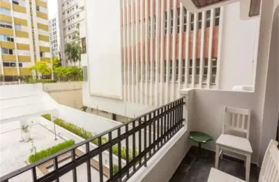 Localizado na melhor quadra da rua oscar freire, este apartamento é simplesmente incrível!