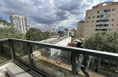 Conjunto comercial em prédio com projeto diferenciado, são 78m2, 2 sanitários e 2 vagas de garagem