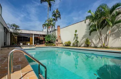 Excelente casa no planalto paulista, assinado pelo arquiteto mauricio kogan. com piscina. imperdível