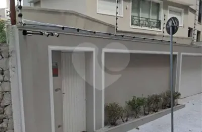 Sobrado na vila mariana – 485m² | 3 suítes | piscina | 7 vagas de garagem