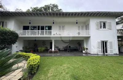 Oportunidade! casa com 400m²ac e 900m²at , excelente localização e com uma vista incrível