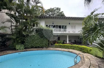 Oportunidade! casa com 400m²ac e 900m²at , excelente localização e com uma vista incrível