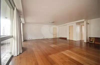 Lindo apartamento 3 dormitórios, sendo 1 suite e 2 vagas