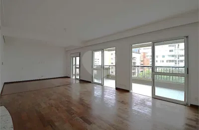 Moema (pássaros) - próximo ao parque do ibirapuera e dos melhores colégios