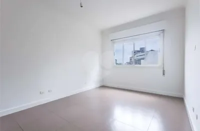 Apartamento à venda com 133m², 3 dormitórios, 1 suite e 1 vaga