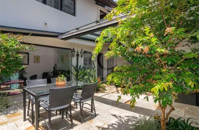 Casa reformada no campo belo; 339m2, 4 dorms, sendo 1 suíte; espaço gourmet, escritório, 3 vagas