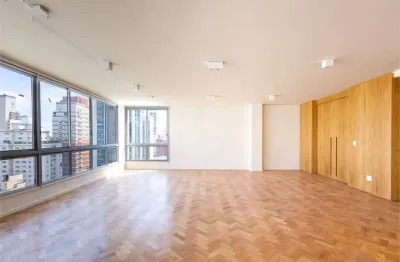 Alto padrão nos jardins! apartamento reformado, 3 suites e 3 vagas, andar alto com vista permanente.