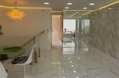 Cobertura duplex a venda em moema, com 191 m2, piscina privativa, 3 quartos (1 suíte) e 2 vagas