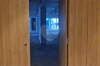 Seu negócio no coração de pinheiros, em amplo e iluminado salão com varanda