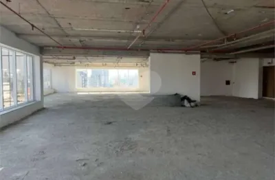 Seu negócio no coração de pinheiros, em amplo e iluminado salão com varanda