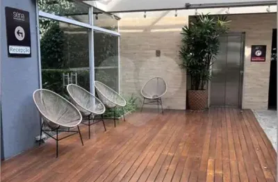 Conjunto comercial com 117m2 de área total, possui 3 salas, 3 toaletes e 3 vagas na vila clementino.