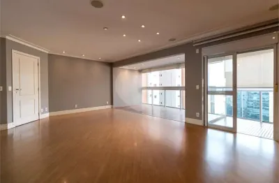 Vila olímpia ,  3  suítes , varanda envidraçada , dep de serviço, 2 vagas , lazer