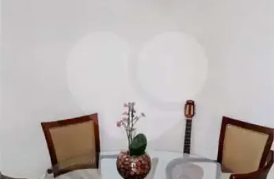 Apartamento de 95m2, 3 dormitórios, 1 suíte, varanda, 1 vaga demarcada, lazer completo, em pinheiros