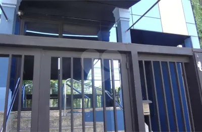 Prédio comercial a venda ou locação no alto da lapa, com fachada de vidro e 700 metros em 3 pavimentos.