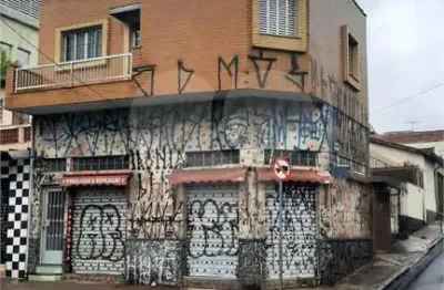 Casa assobradada com lojas de esquina - comercial e residencial