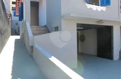 Casa de 266m² com muitos quartos, edícula e garagem pra 4 carros