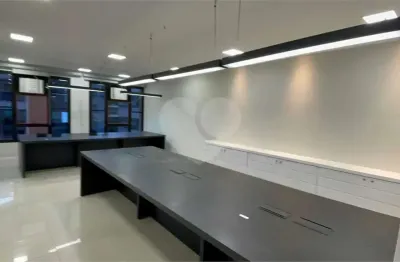 Vila olimpia- 150m² com 3 vagas exclusivas e 1 rotativa para visitantes, excelente localização