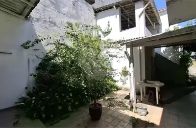 Casa térrea com 4 dormitórios para venda na aclimação.