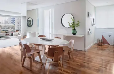 Duplex, 3 suítes, 215m², itaim bibi, 4 vagas, condomínio com lazer completo.