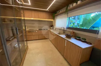 Apartamento a venda em moema, perto do ibirapuera, com 215 m2, 3 suítes e 3 vagas