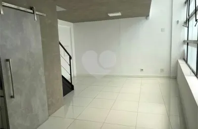 Conjunto comercial para locação com 64m² e 01 vaga em pinheiros