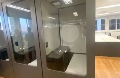 Conjunto comercial com 492 m² tendo 8 vagas de garagem no itaim bibi para investimento.