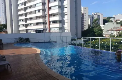 Pompéia / condomínio clube com quadra de squash / 1 vaga / 2 dorm. (1 suíte) / terraço