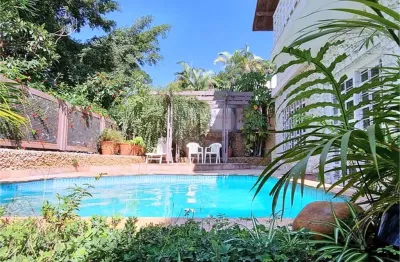 Valor reduzido: casa no pacaembu com 6 quartos aconchegante e bem distribuída