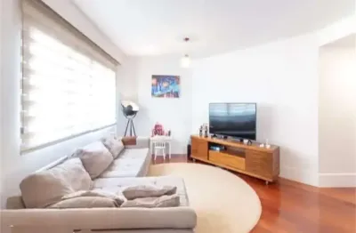 Apartamento sofisticado, recém-reformado, com ambientes bem planejados no brooklin.