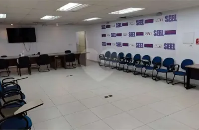 Casa comercial e residencial no planalto paulista. espaçosa para clinicas, escolas, escritórios, etc