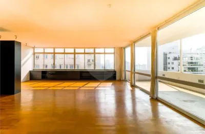 Cobertura à venda de 280 m² em higienópolis com 2 suites e 1 vaga.