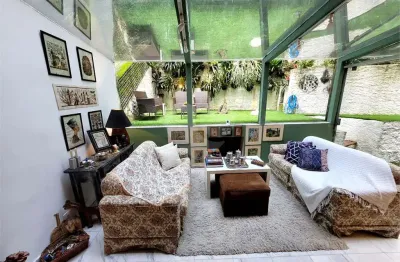 Garden com 270 metros úteis em empreendimento vintage próximo ao colégio dante