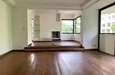 4 suítes ,3 vagas, varanda ,em frente a entrada do clube pinheiros