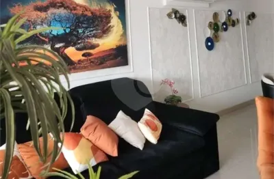 Lindo apartamento à venda próximo ao metrô linha verde. bem decorado com 3 dormitórios e 1 suíte e próximo ao metrô linha verde!