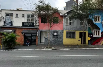 Sobrado comercial à venda/locação com 100m², 3 quartos e sem vaga