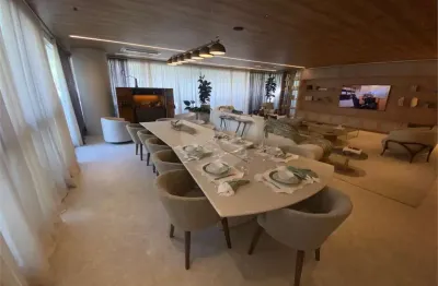 Apartamento a venda em moema, perto do ibirapuera, com 290 m2, varanda, 4 suítes e 4 vagas