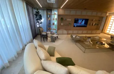 Apartamento com 220 m2, 3 suítes e 3 vagas a venda no melhor de moema, perto do ibirapuera