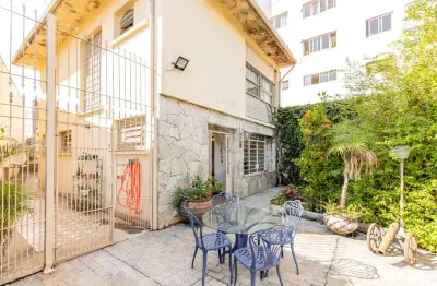 Residencial / comercial com 232m² de área útil e 2 vagas de garagem