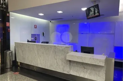 Laje corporativa em vão livre na av. paulista, a 50 m da estação consolação.