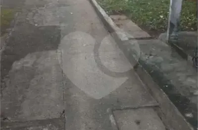 Casa antiga em terreno de 500 metros quadrados ao lado da berrini à venda no brooklin. venha conhecer.
