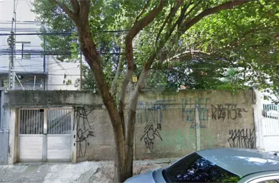 Casa antiga em terreno de 500 metros quadrados ao lado da berrini à venda no brooklin. venha conhecer.