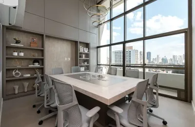 Layout com potencial para 25 posições, 2 salas de reunião e terraço