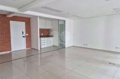 Conjunto 2 salas comerciais 83m2, 1 vaga de garagem, estacionamento para visitantes.