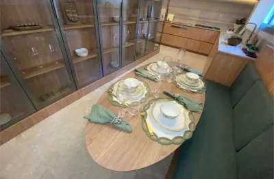 Apartamento a venda em moema, andar alto, com 215 m2, 3 suítes e 3 vagas