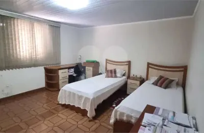 Venda de sobrado com 4 casas + loja na vila da saúde – excelente oportunidade para investidores! 344 úteis