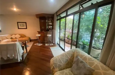 Apartamento com 203 m2, varanda, 4 quartos (2 suítes) e 3 vagas a venda no campo belo